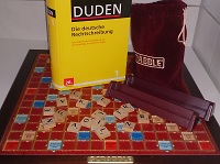 Duden mit Scrabblespiel